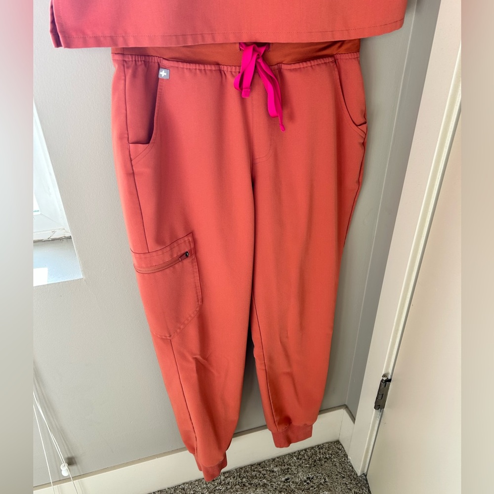 FIGS Terracotta Zamora™ High Waisted Petite Jogger Scrub